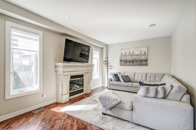 49 Guery Cres, House detached with 4 bedrooms, 5 bathrooms and 6 parking in Vaughan ON | Image 4