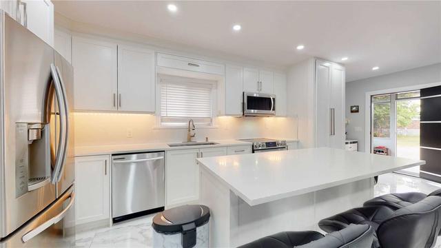 2 Warnica Ave, House detached with 3 bedrooms, 4 bathrooms and 4 parking in Toronto ON | Image 2
