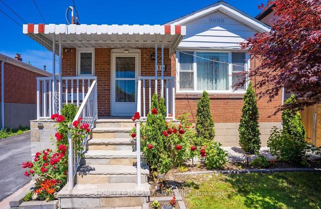toronto - 16 Mack Bsmnt Room Ave, House detached with 2 bedrooms, 1 bathrooms and 4 parking in Toronto ON | Image 1