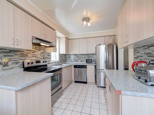 1 Kenwood Dr S, Townhouse with 3 bedrooms, 3 bathrooms and 2 parking in Brampton ON | Image 7