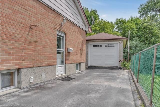 1359 Montreal Street, House detached with 4 bedrooms, 2 bathrooms and 9 parking in Kingston ON | Image 36