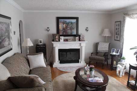 975 Austin St N, House detached with 2 bedrooms, 2 bathrooms and 2 parking in Gravenhurst ON | Image 2