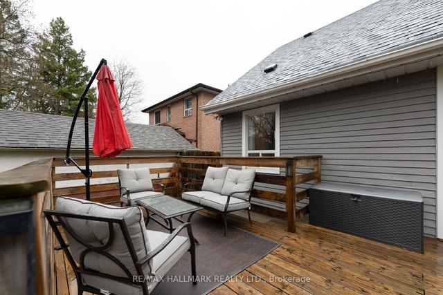 61 Dolphin Dr, House detached with 2 bedrooms, 2 bathrooms and 4 parking in Toronto ON | Image 27