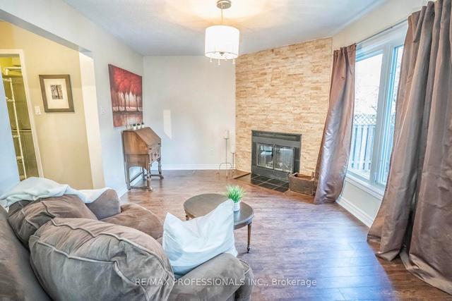 6045 Grossbeak Dr, House detached with 4 bedrooms, 3 bathrooms and 4 parking in Mississauga ON | Image 4