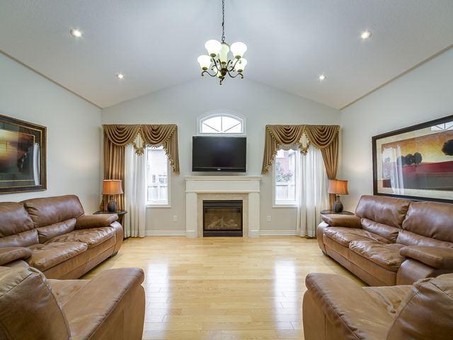 213 Shelbourne Dr, House detached with 4 bedrooms, 4 bathrooms and 4 parking in Vaughan ON | Image 11
