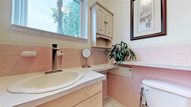 3068 Merritt Ave, House semidetached with 3 bedrooms, 2 bathrooms and 4 parking in Mississauga ON | Image 5