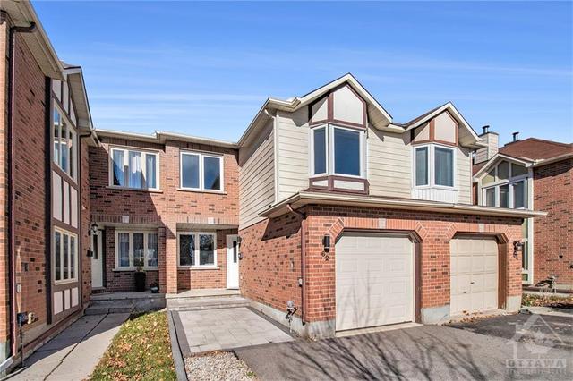 62 Southport Drive, Townhouse with 4 bedrooms, 3 bathrooms and 5 parking in Ottawa ON | Image 2