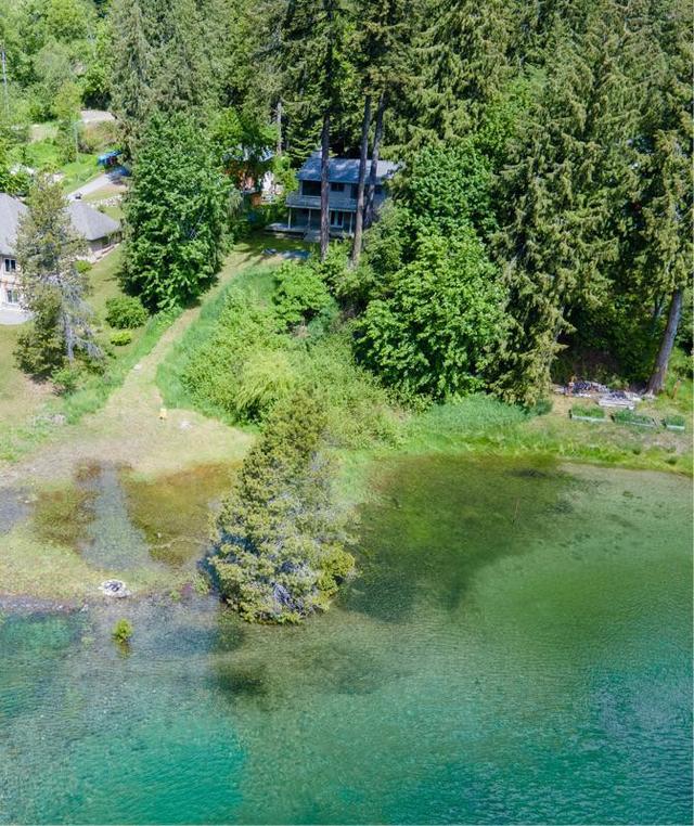 7484 Highway 3a, House detached with 4 bedrooms, 3 bathrooms and null parking in Central Kootenay E BC | Image 14