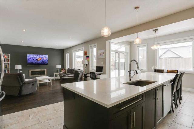 1070 Melsetter Way, House detached with 4 bedrooms, 3 bathrooms and 6 parking in London ON | Image 2