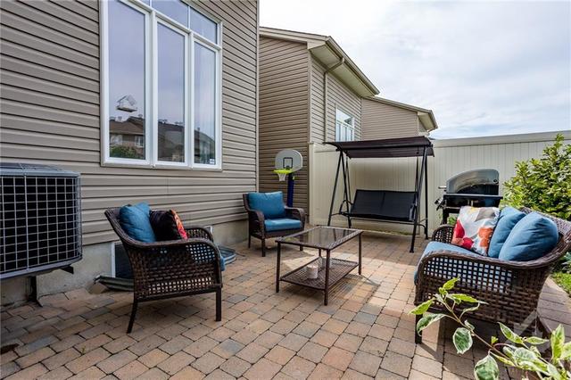 241 Tandalee Crescent, Townhouse with 3 bedrooms, 2 bathrooms and 2 parking in Ottawa ON | Image 28