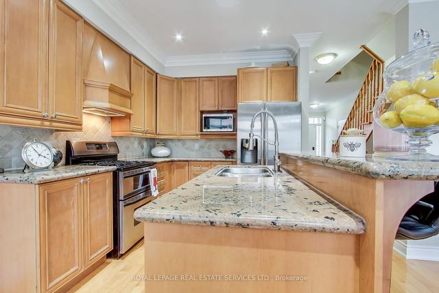 3 Tyre Ave, House detached with 4 bedrooms, 3 bathrooms and 5 parking in Toronto ON | Image 3