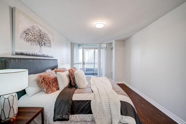 2807 - 18 Parkview Ave, Condo with 3 bedrooms, 2 bathrooms and 1 parking in Toronto ON | Image 11