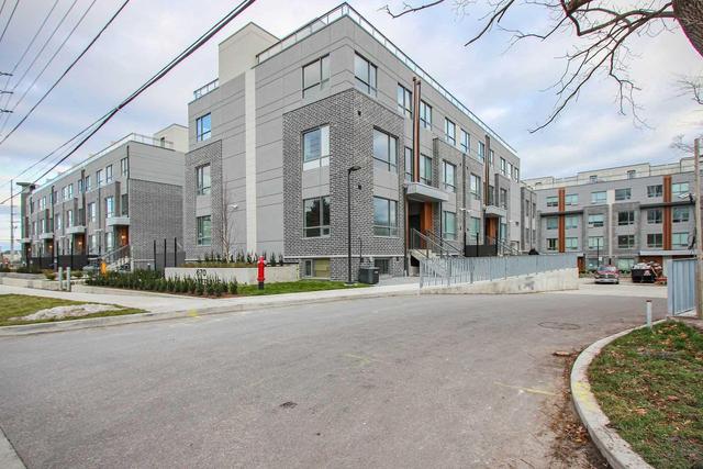 2 - 670 Atwater Ave, Townhouse with 2 bedrooms, 1 bathrooms and 2 parking in Mississauga ON | Image 2