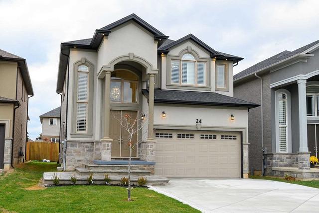 24 Riesling Crt, House detached with 4 bedrooms, 3 bathrooms and 6 parking in Hamilton ON | Image 1