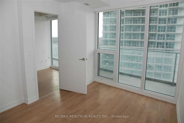 1802 - 115 Mcmahon Dr, Condo with 1 bedrooms, 1 bathrooms and 1 parking in Toronto ON | Image 2