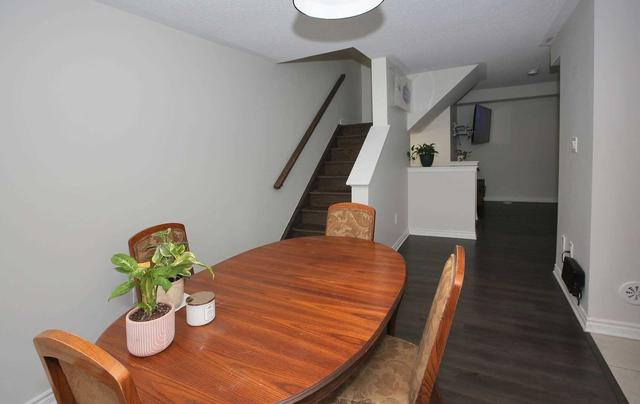 28 Fusilier Dr, House attached with 2 bedrooms, 3 bathrooms and 3 parking in Toronto ON | Image 6
