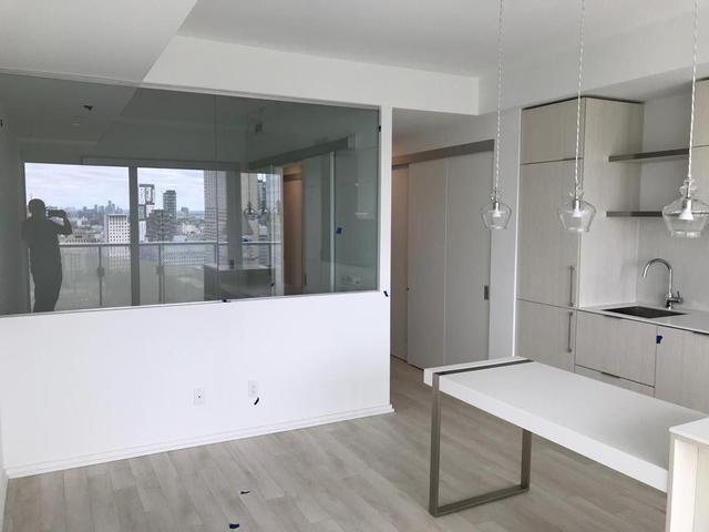 2411 - 197 Yonge St, Condo with 1 bedrooms, 1 bathrooms and null parking in Toronto ON | Image 6