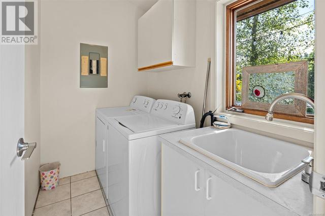 2 Bedroom Suite - Laundry | Image 33