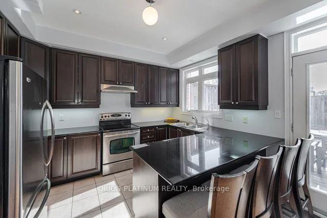 4329 Bloor St W, Townhouse with 3 bedrooms, 4 bathrooms and 3 parking in Toronto ON | Image 3