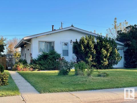 15722 107a Av Nw, House detached with 4 bedrooms, 2 bathrooms and null parking in Edmonton AB | Card Image