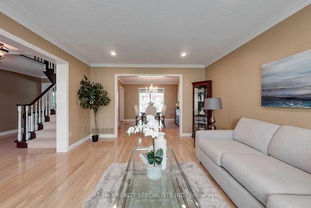 1773 Melody Dr, House detached with 4 bedrooms, 3 bathrooms and 6 parking in Mississauga ON | Image 3