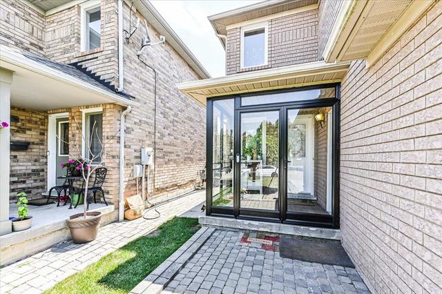 3956 Bentridge Rd, House semidetached with 3 bedrooms, 3 bathrooms and 3 parking in Mississauga ON | Image 23