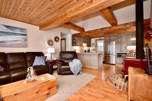 8 - 1054 Cove Rd, House detached with 3 bedrooms, 1 bathrooms and 6 parking in Muskoka Lakes ON | Image 5