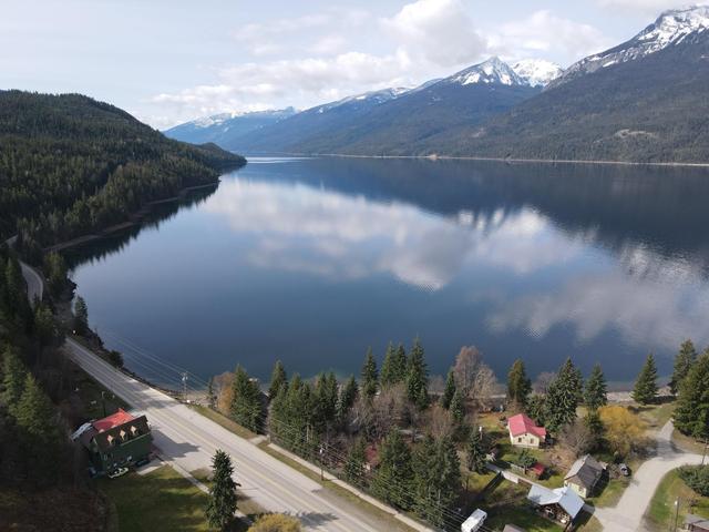 124 Lake Avenue, House detached with 3 bedrooms, 2 bathrooms and null parking in Silverton BC | Image 5