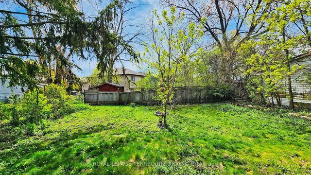 697 King St W, House detached with 5 bedrooms, 2 bathrooms and 6 parking in Oshawa ON | Image 13