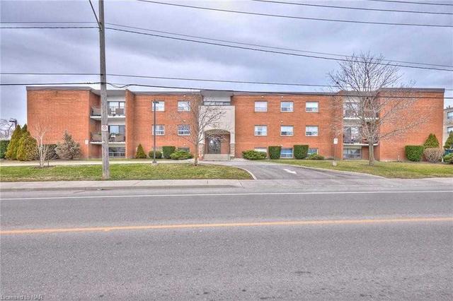 304 - 242 Oakdale Ave, Condo with 2 bedrooms, 1 bathrooms and 1 parking in St. Catharines ON | Image 1