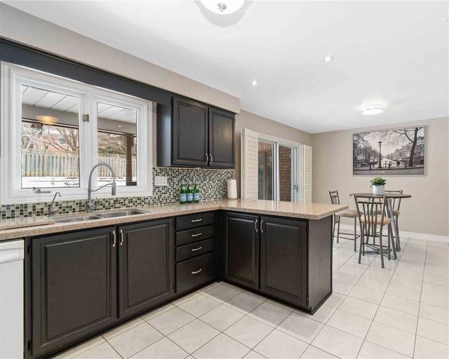 909 Damascus Crt, House detached with 5 bedrooms, 5 bathrooms and 12 parking in Newmarket ON | Image 5