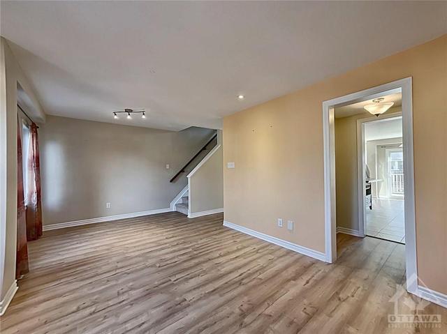 838 Campobello Drive, Townhouse with 3 bedrooms, 3 bathrooms and 2 parking in Ottawa ON | Image 4