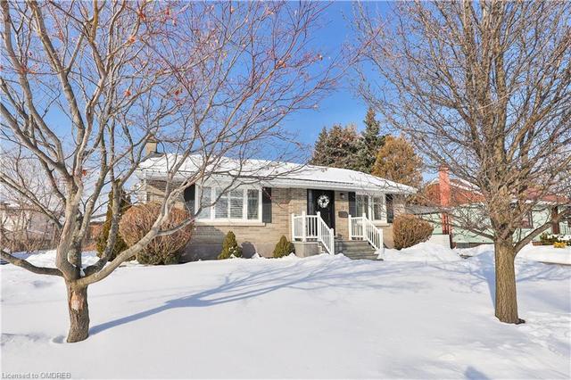 10 Albemarle Street, House detached with 3 bedrooms, 2 bathrooms and 5 parking in Brantford ON | Image 2