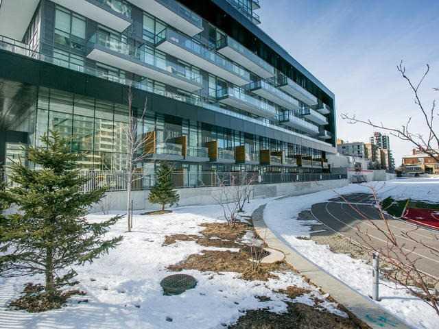 Th 12 - 30 Roehampton Ave, Condo with 1 bedrooms, 2 bathrooms and 1 parking in Toronto ON | Image 1
