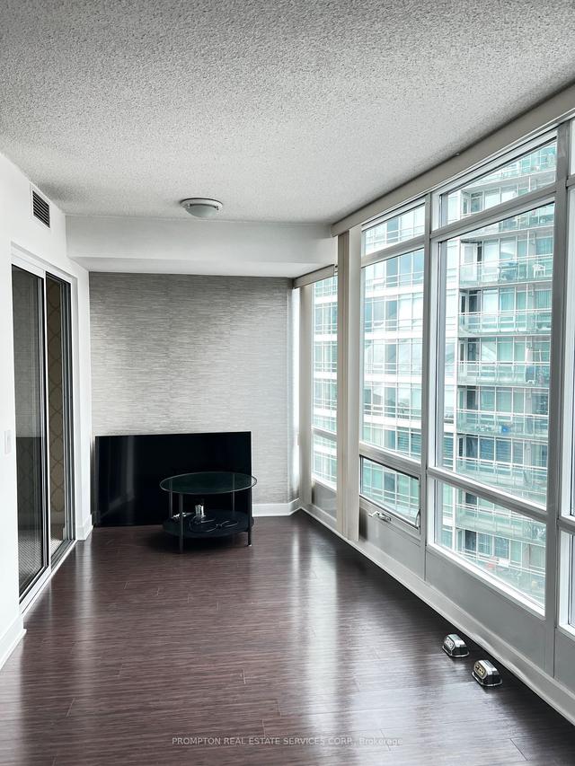 2501 - 373 Front St W, Condo with 1 bedrooms, 1 bathrooms and 1 parking in Toronto ON | Image 3