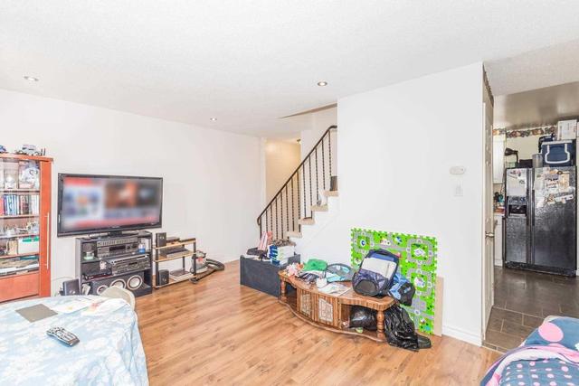 16 - 16 Foster Cres, Townhouse with 3 bedrooms, 2 bathrooms and 1 parking in Brampton ON | Image 10