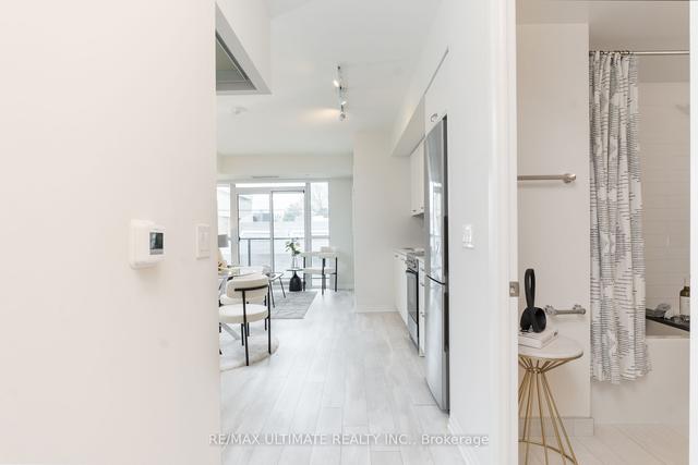 206 - 1630 Queen St E, Condo with 2 bedrooms, 2 bathrooms and 1 parking in Toronto ON | Image 2