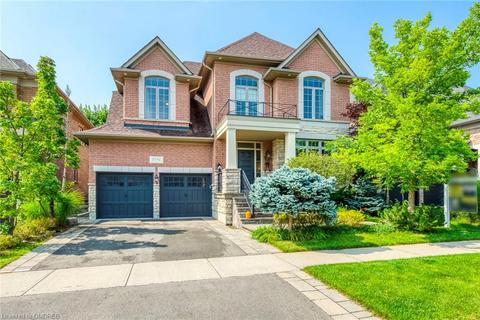 2242 Lyndhurst Drive, House detached with 5 bedrooms, 3 bathrooms and 4 parking in Oakville ON | Card Image