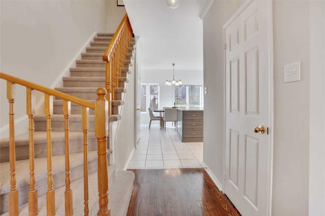 34 Bluewater Crt, House attached with 3 bedrooms, 3 bathrooms and 2 parking in Toronto ON | Image 6