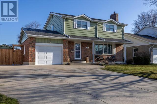 964 Princess Avenue, House detached with 4 bedrooms, 1 bathrooms and null parking in Sarnia ON | Image 2