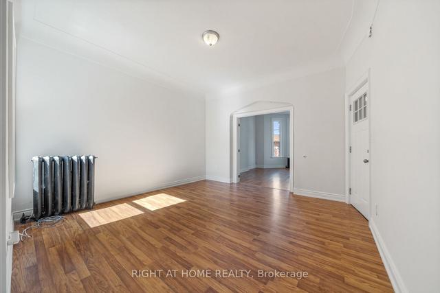 136 Macnab St N, House attached with 3 bedrooms, 2 bathrooms and 0 parking in Hamilton ON | Image 7