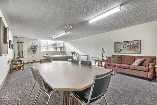 1006 - 250 Davis Dr, Condo with 2 bedrooms, 2 bathrooms and 1 parking in Newmarket ON | Image 3