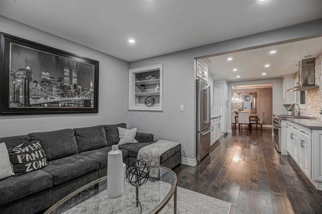 14 Sherin Crt, House detached with 4 bedrooms, 3 bathrooms and 6 parking in Toronto ON | Image 11