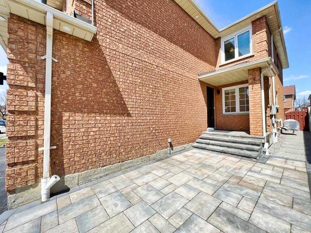 7025 Dunrobin Way, House semidetached with 3 bedrooms, 4 bathrooms and 5 parking in Mississauga ON | Image 31