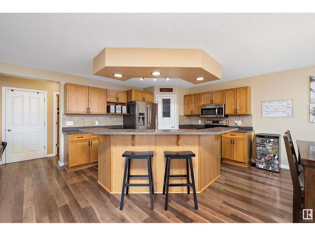 3716 161 Av Nw, House detached with 3 bedrooms, 2 bathrooms and null parking in Edmonton AB | Image 3