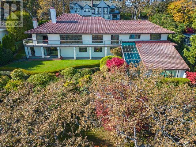 3550 Beach Dr, House detached with 4 bedrooms, 8 bathrooms and 6 parking in Oak Bay BC | Image 1