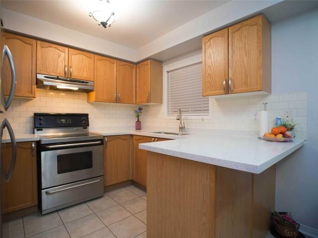 213 Andona Cres, House detached with 3 bedrooms, 3 bathrooms and 3 parking in Toronto ON | Image 5