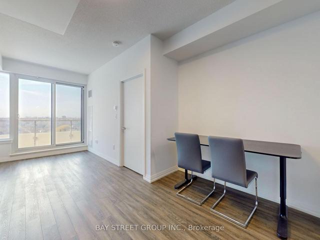 1609 - 75 Canterbury Pl, Condo with 1 bedrooms, 1 bathrooms and 1 parking in Toronto ON | Image 2