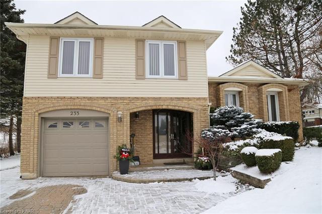 233 Mcgarry Drive, House detached with 4 bedrooms, 1 bathrooms and 3 parking in Kitchener ON | Image 1
