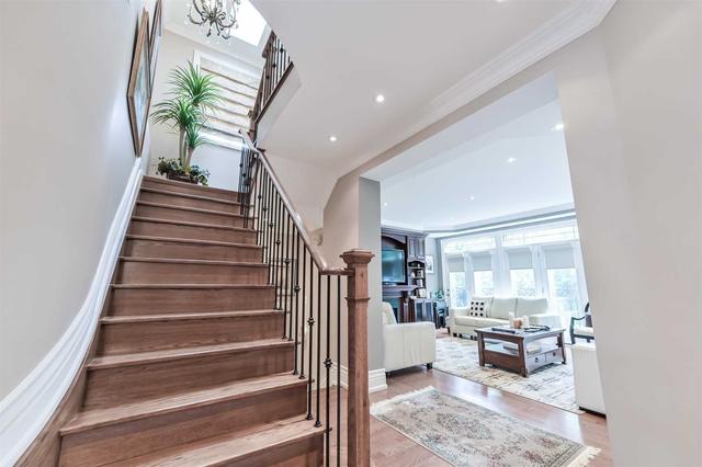 8 Leander Crt, House detached with 4 bedrooms, 5 bathrooms and 3 parking in Toronto ON | Image 8